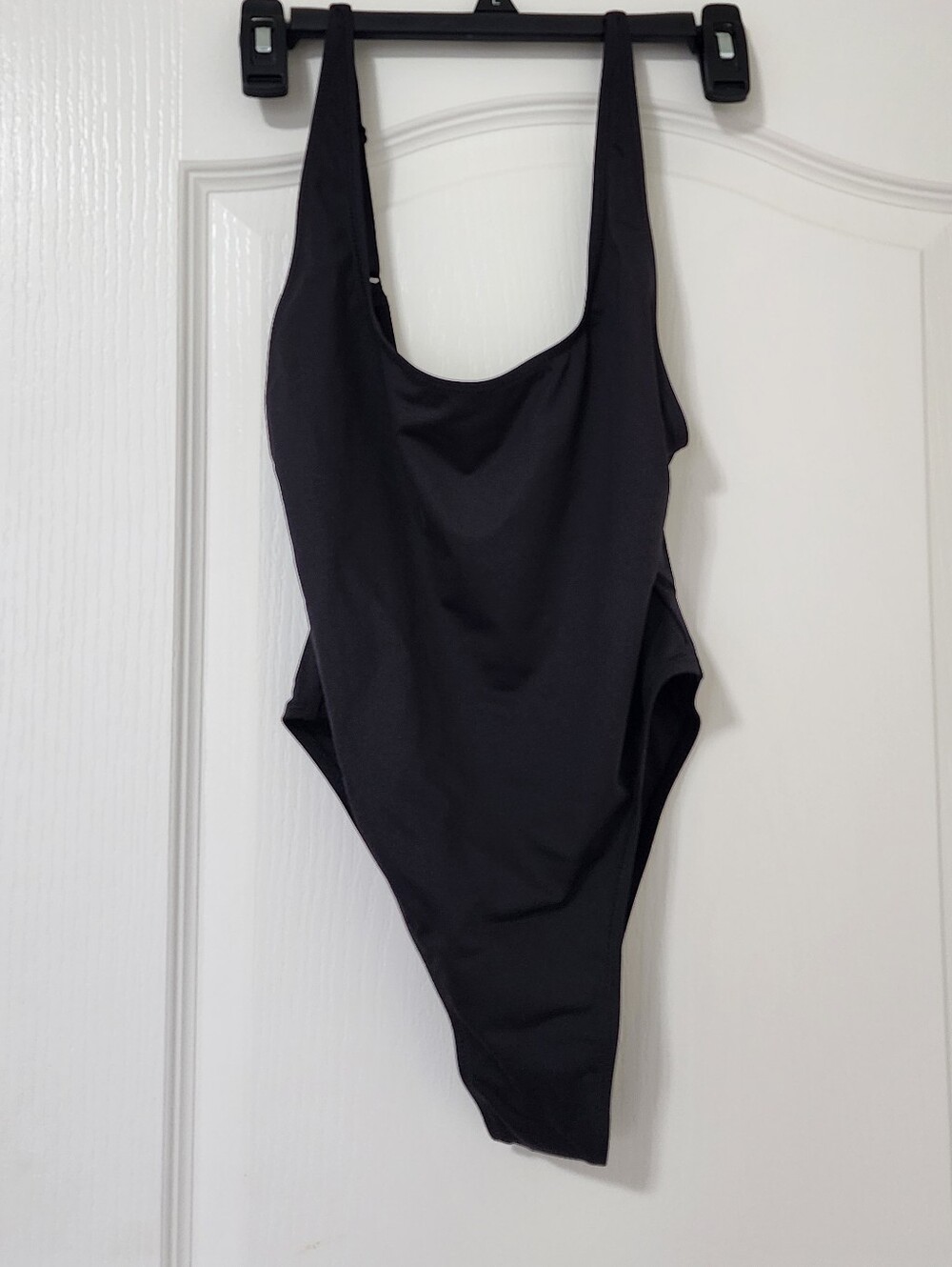 Skims SIGNATURE SWIM Scoop Neck One Piece Swimsuit - Size Medium - Picture 2 of 8